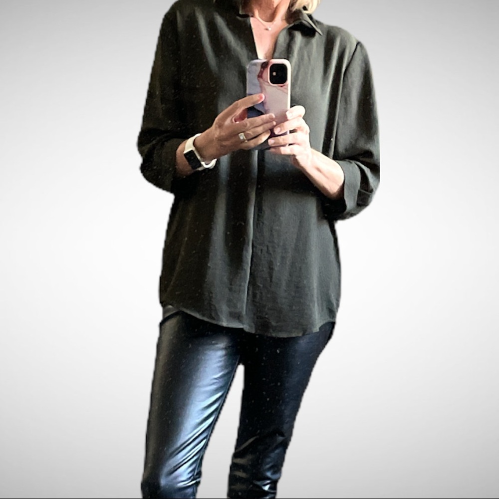 Black Tape Forest Green Crepey V-Neck Blouse S